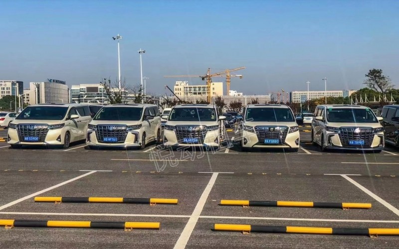 會議租車一般多少錢一天？